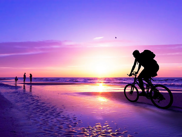 Beautiful-Cycling-Sunset-Beach-Wallpaper