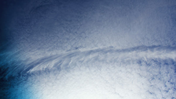 free-sky-texture-with-wispy-clouds-