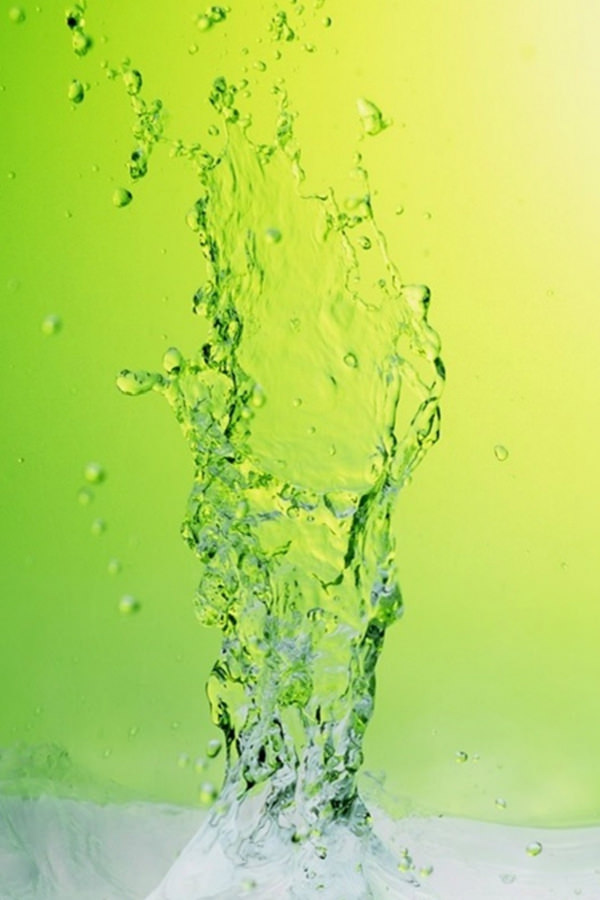 Crystal Water Splash Cyan iPhone 4 Background