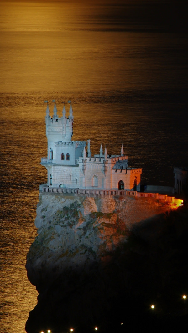 Beautiful Castle iPhone 5c Background