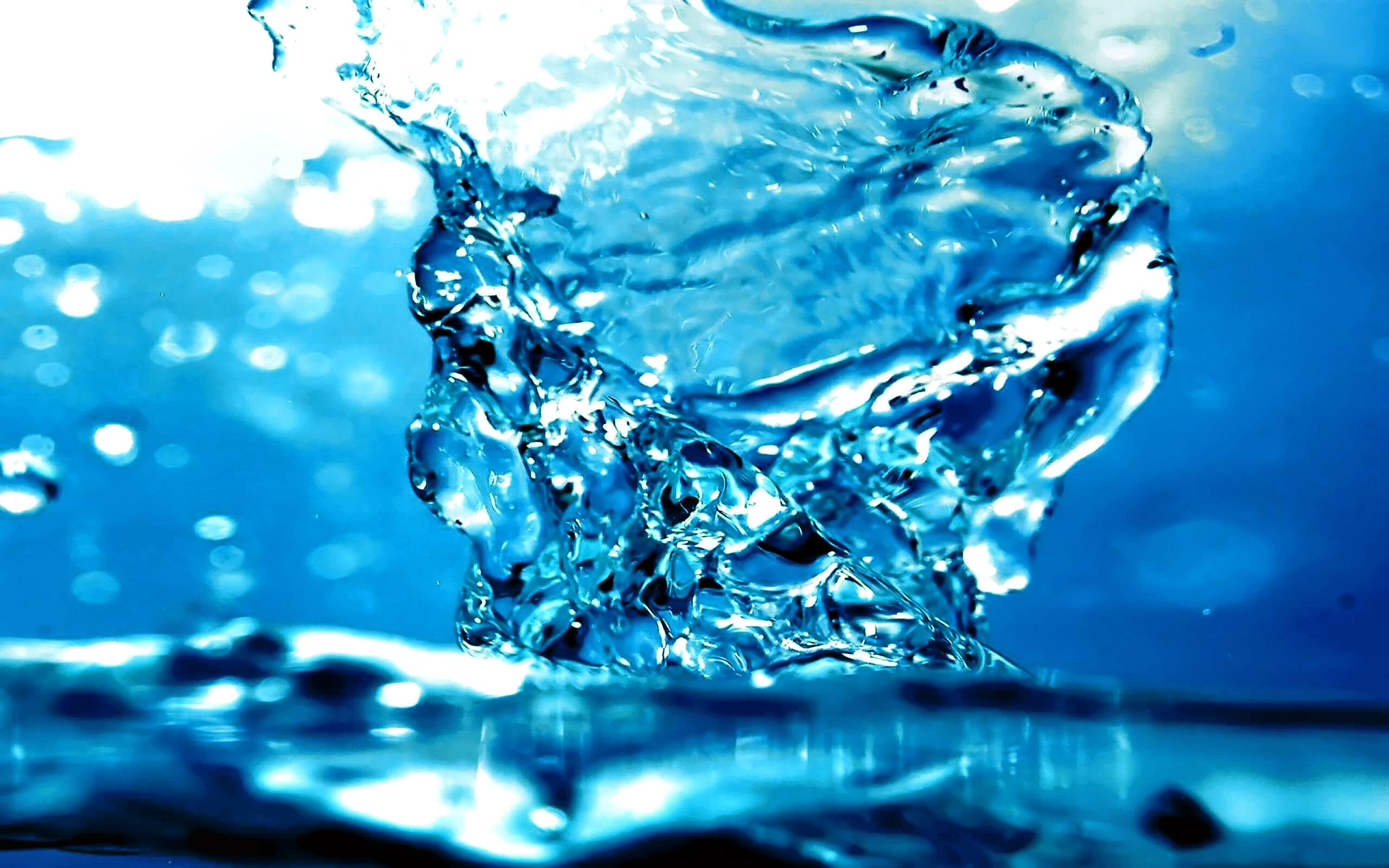 Clear Blue Water Splashing Wallpaper