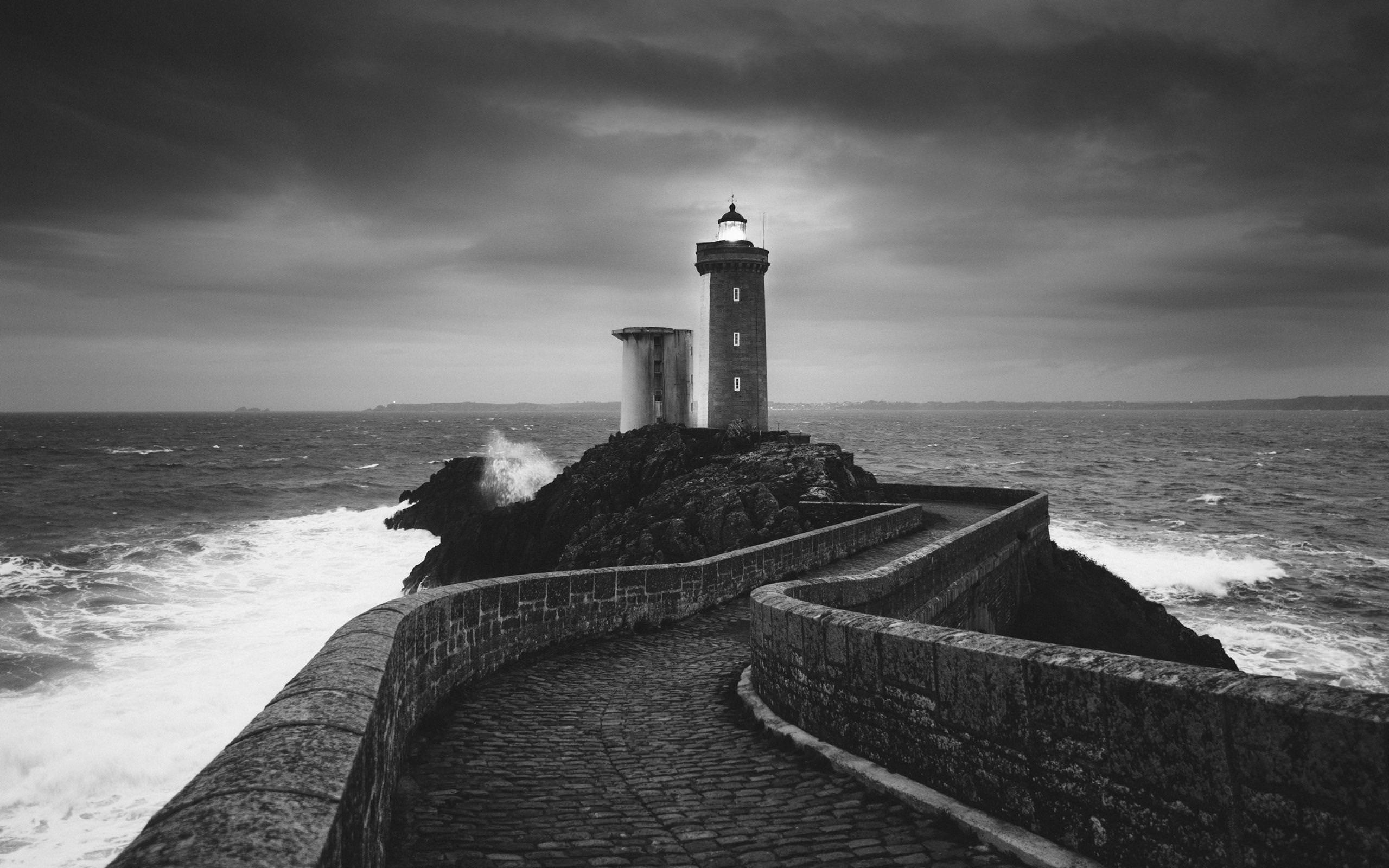 Black & White Lighthouse Wallpaper