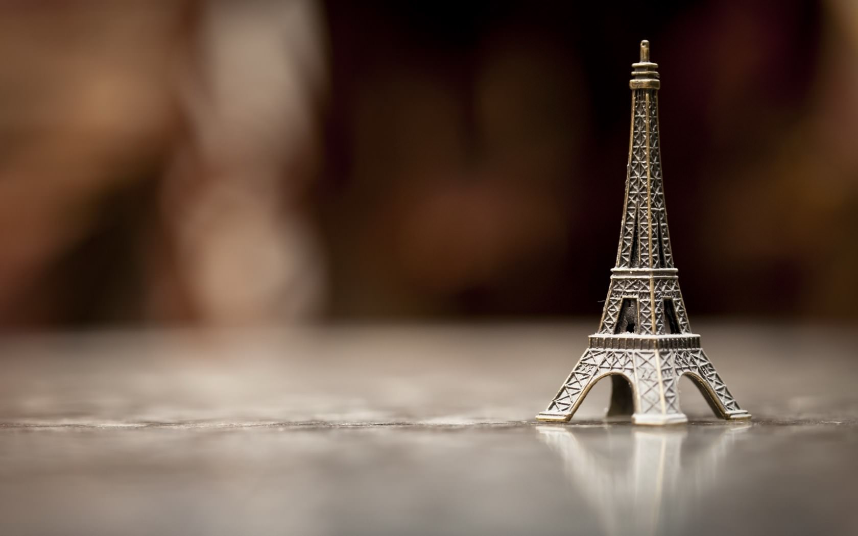 Cute Eiffel Tower HD Wallpaper