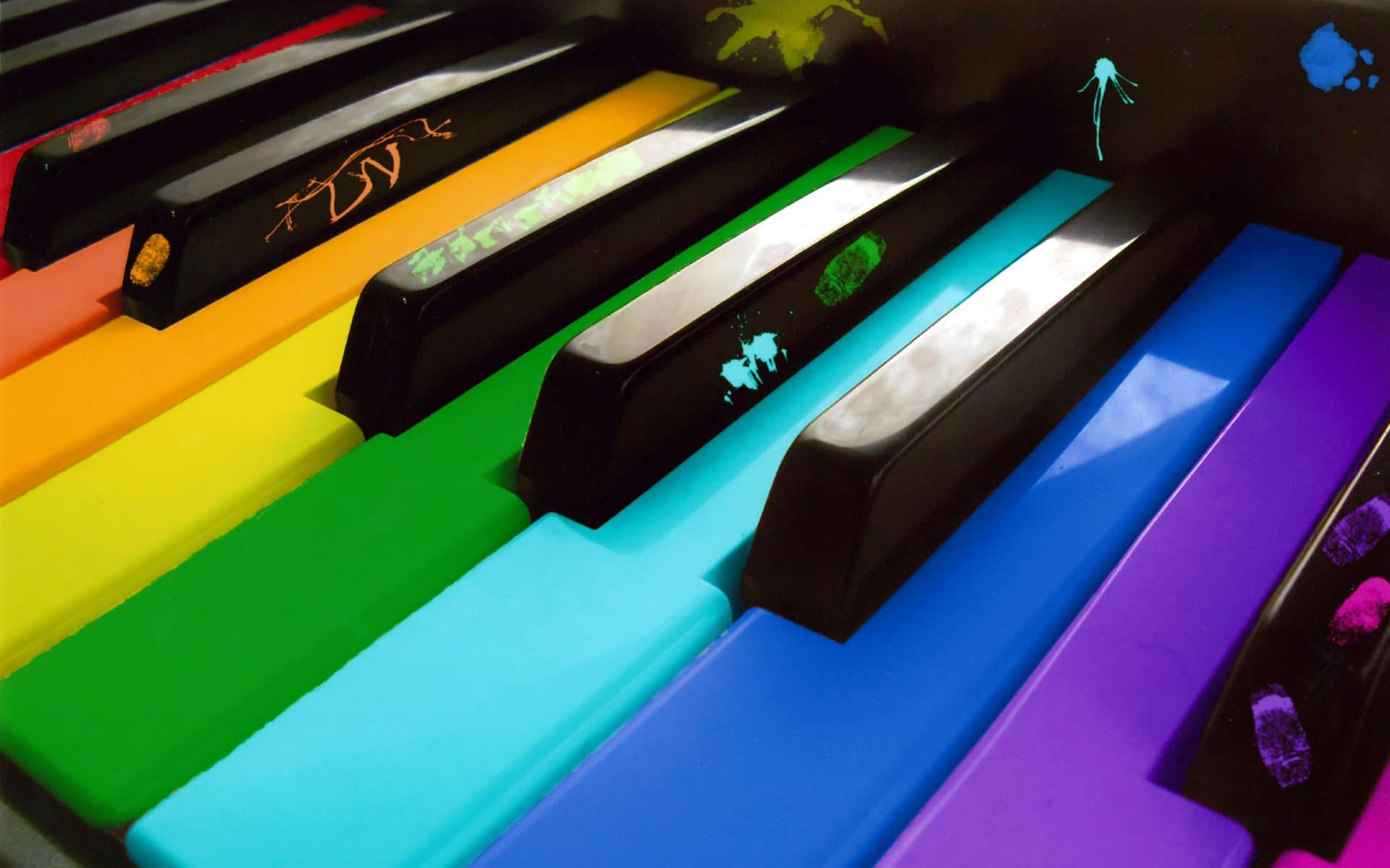 Artistic Colors Piano Wallpaper