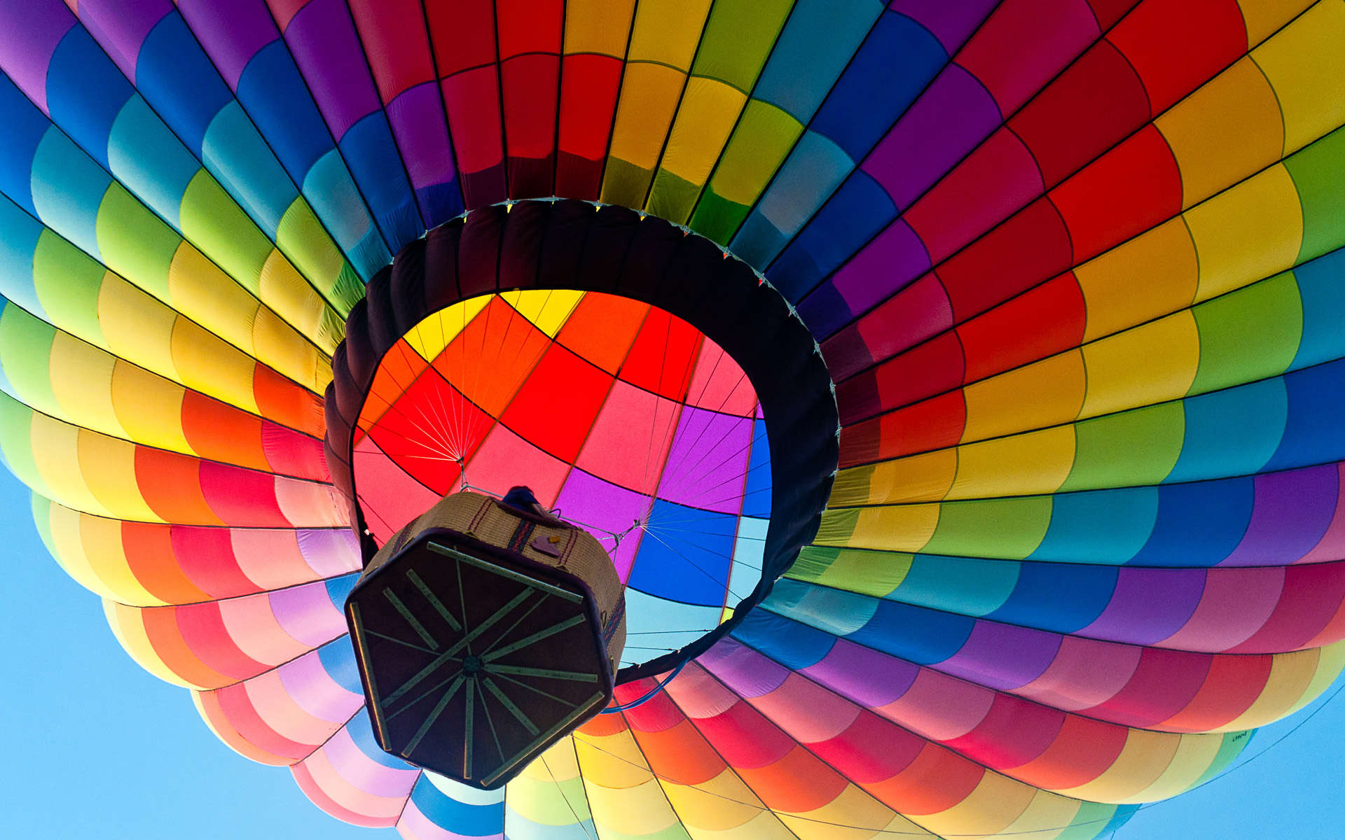 Colorful Hot Air Ballon Wallpaper