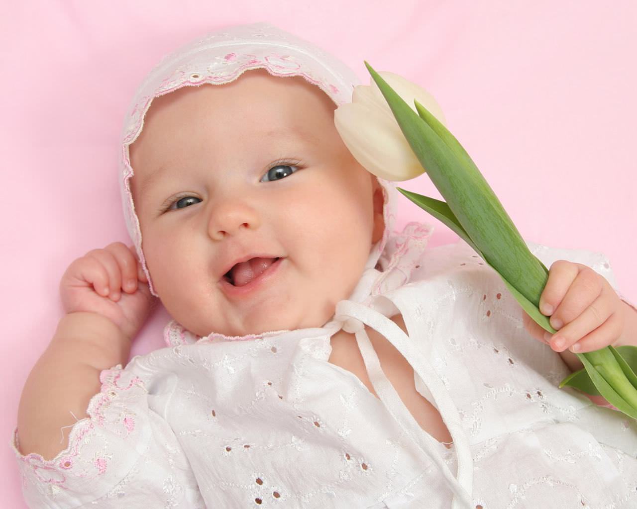 Cute Baby with Tulip Wallpaper