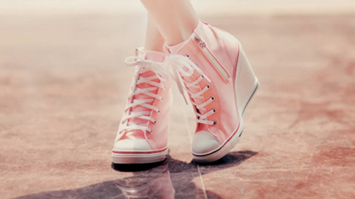 Girly Shoes Wallpaper BAckground