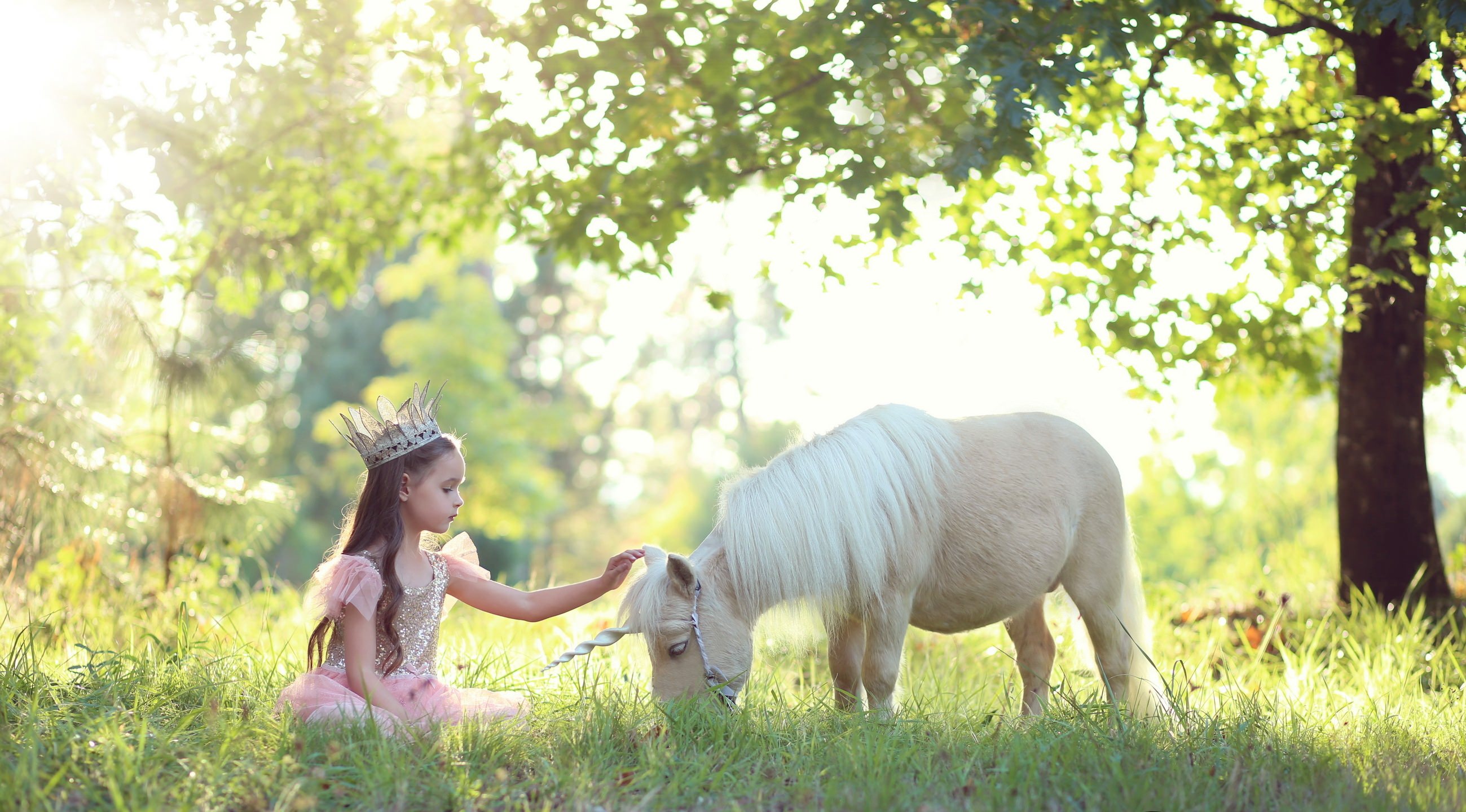 Little Girl Love on Unicorn Wallpaper