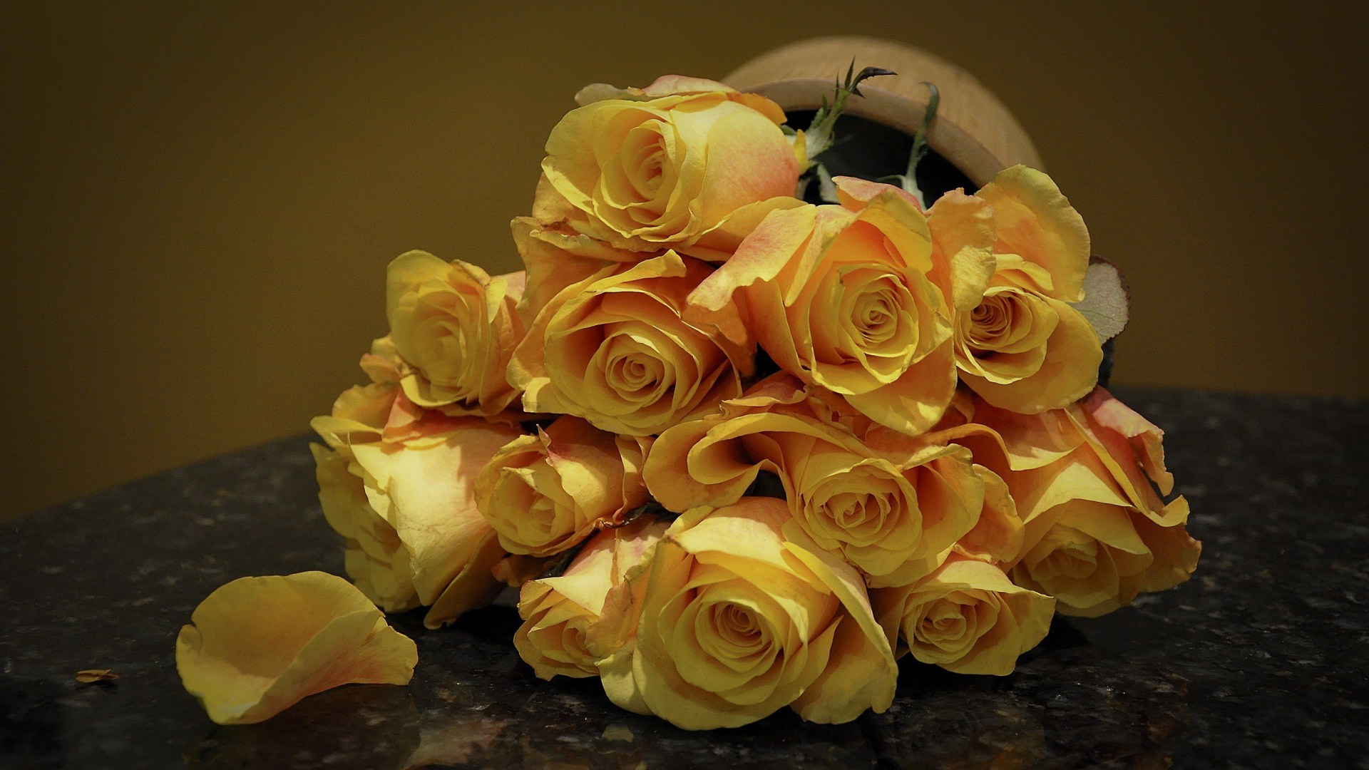 Yellow Rose Bouquet Wallpaper